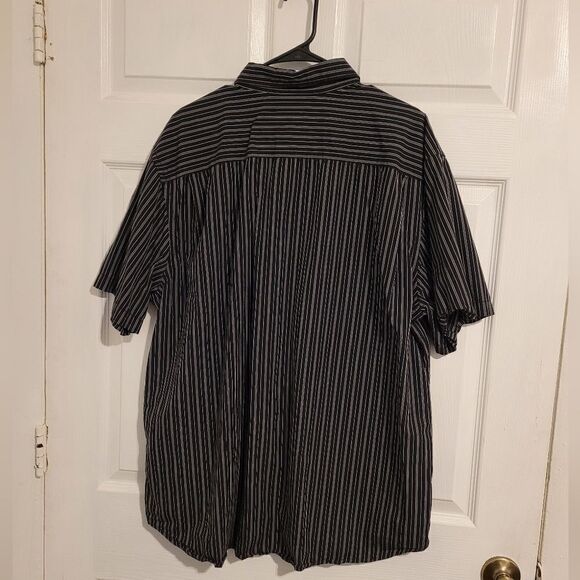 Old Navy men's button up shirt‎ Short sleeve - Picture 2 of 6